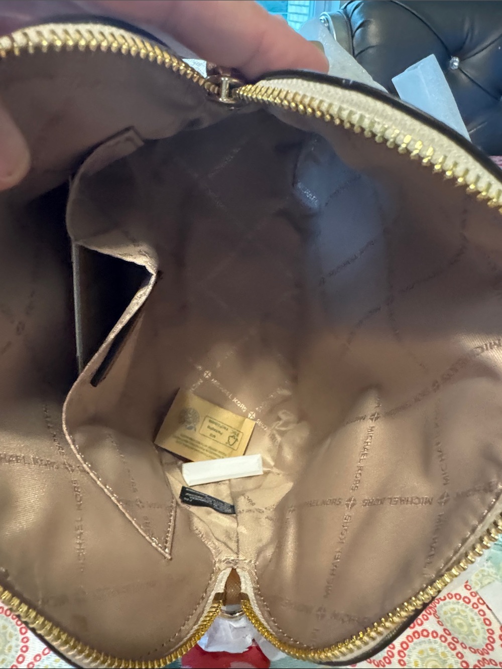 Michael Kors Signature Small Crossbody in Vanilla/Taupe - Picture 5 of 6